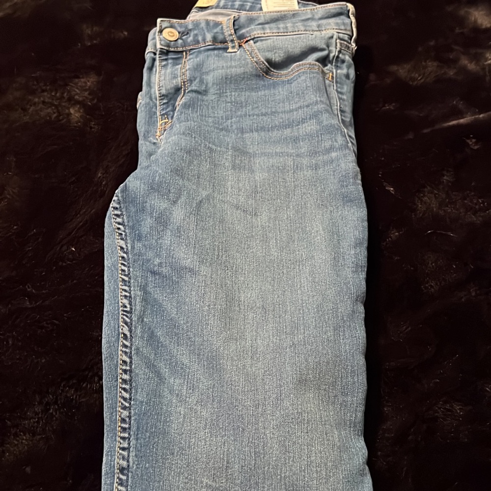 Hollister 11R  light wash high rise skinny jeans. Absolutely love, to small now